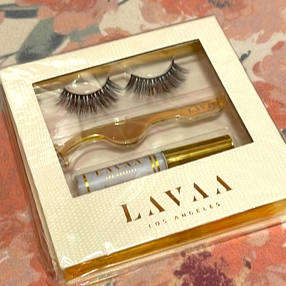 SOLD!!! LAVAA LASHES Flirty Lash Set